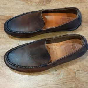 NWOT. Frye leather lewis Venetian loafers